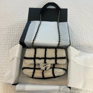 Chanel Shearling White/Black Flapbag